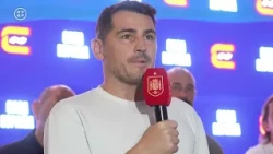 Iker Casillas cheers on Spain ahead of their match against France in the 2026 World Cup